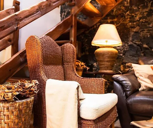 Homeforguest Cosy Rural Flat El Romero With Large Gardens *